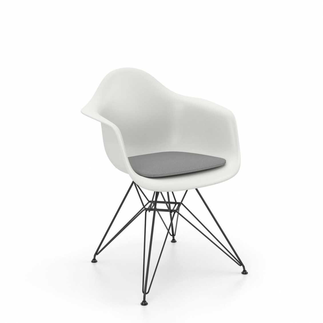 https://www.fundesign.nl/media/catalog/product/6/1/6185920_soft-seats-type-a-eames-plastic-armchair-1_v_fullbleed_1440x_5.jpg