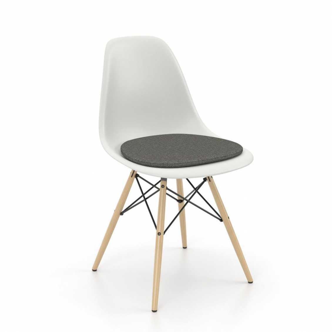 https://www.fundesign.nl/media/catalog/product/6/1/6185948_soft-seats-type-b-eames-plastic-side-chair-1_v_fullbleed_1440x_1.jpg
