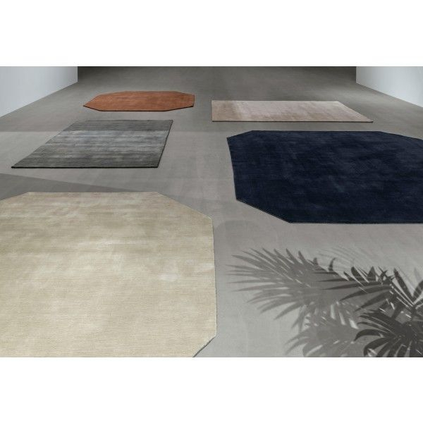 https://www.fundesign.nl/media/catalog/product/a/n/andtradition-the-moor-rug-170x240-sfeer-3_3.jpg