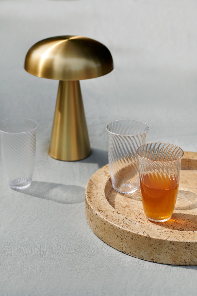 https://www.fundesign.nl/media/catalog/product/a/t/atd_retail_2021_como-sc53-new-sep-brass-colour-_collect-glass-sc60.jpg