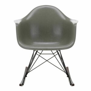 Vitra Eames RAR Fiberglass schommelstoel met zwart onderstel-Raw Umber-Esdoorn donker