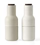 Audo Copenhagen Bottle peper- en zoutmolen-Ceramic/Sand met walnoot dopjes