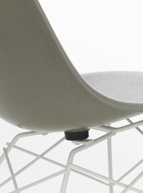 Vitra Eames LSR Fiberglass loungestoel met wit onderstel-Raw Umber