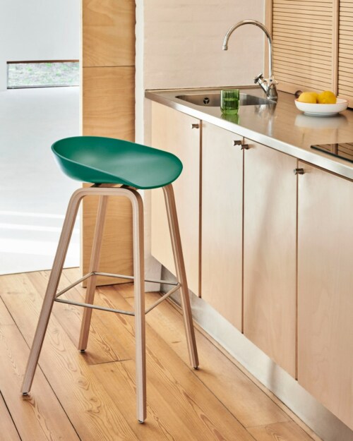 HAY About a Stool AAS32 barkruk Walnoot onderstel-Zithoogte 65 cm-Fall Green