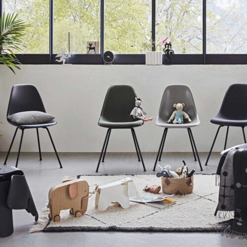 Vitra Eames DSX stoel met zwart gepoedercoat onderstel-pebble