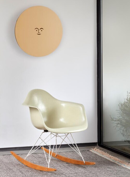 Vitra Eames RAR Fiberglass schommelstoel met wit onderstel-Parchment-Esdoorn donker