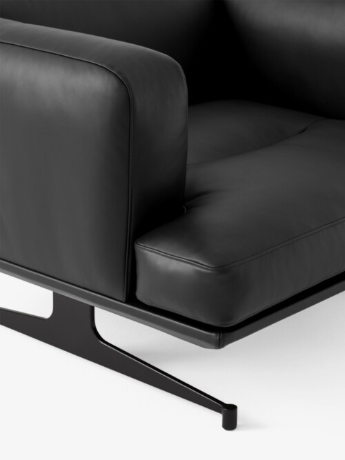 &tradition Inland AV21 fauteuil-Noble Black leer-Poten zwart