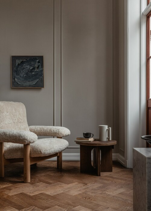 Audo Copenhagen Brasilia Lounge fauteuil-Audo Copenhagen Bouclé 02-Dark Stained Oak