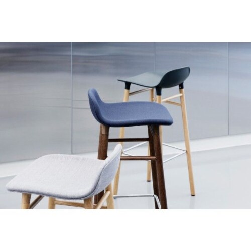 Normann Copenhagen Form Barstool barkruk eiken onderstel-Zithoogte 65 cm-Blauw