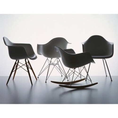 Vitra Eames RAR schommelstoel met verchroomd onderstel-Pebble