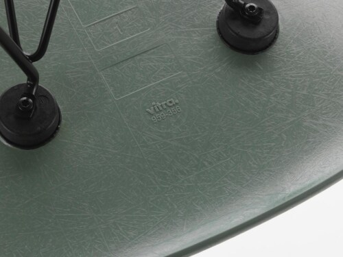 Vitra Eames RAR Fiberglass schommelstoel met wit onderstel-Sea Foam Green-Esdoorn donker