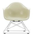 Vitra Eames LAR Fiberglass loungestoel met wit onderstel
