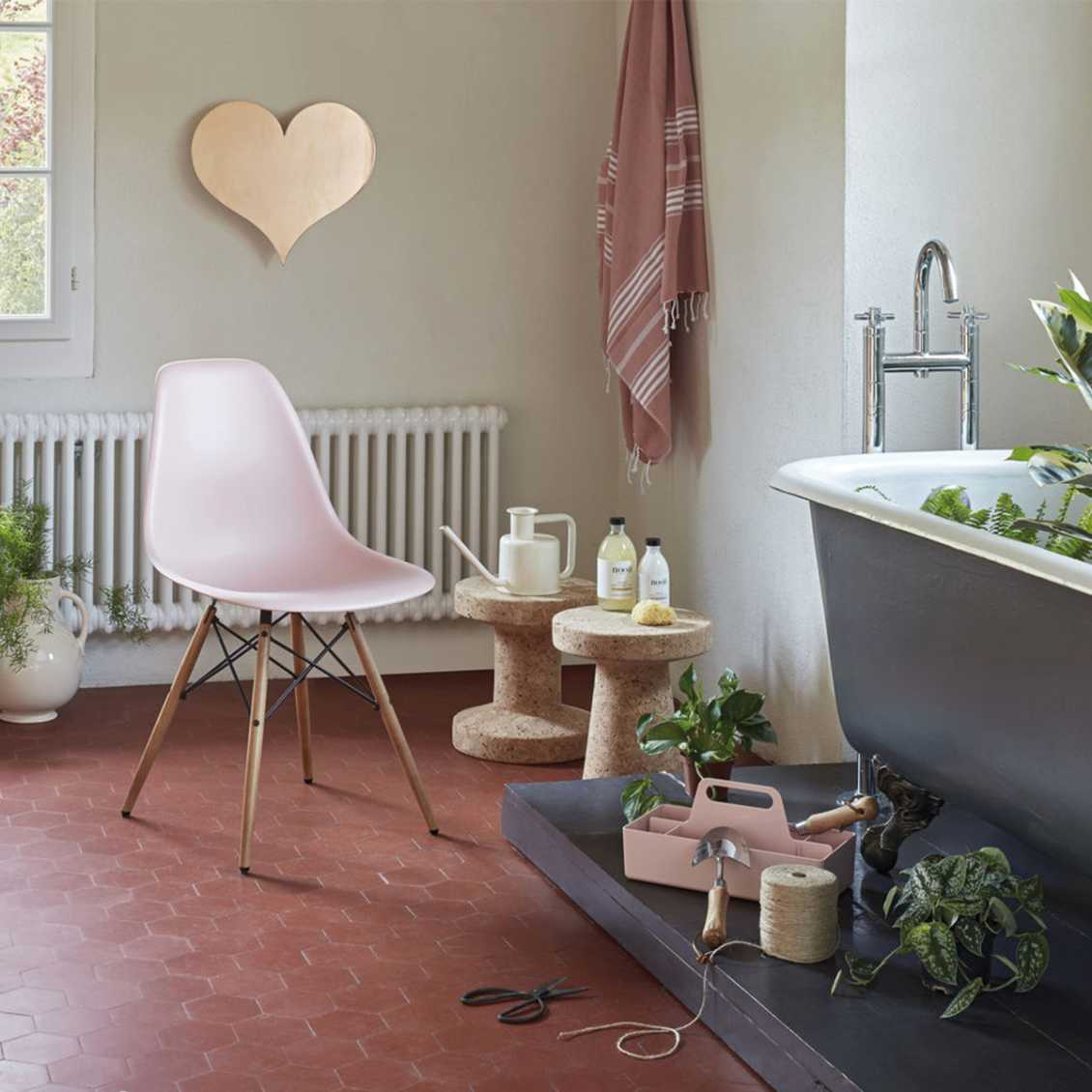 https://www.fundesign.nl/media/catalog/product/d/s/dsw-eames-plastic-chair-sfeer-1_2_8.jpg