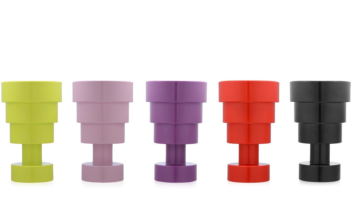 https://www.fundesign.nl/media/catalog/product/e/t/ettore-sottsass-calice-vase-kartell-4.jpg