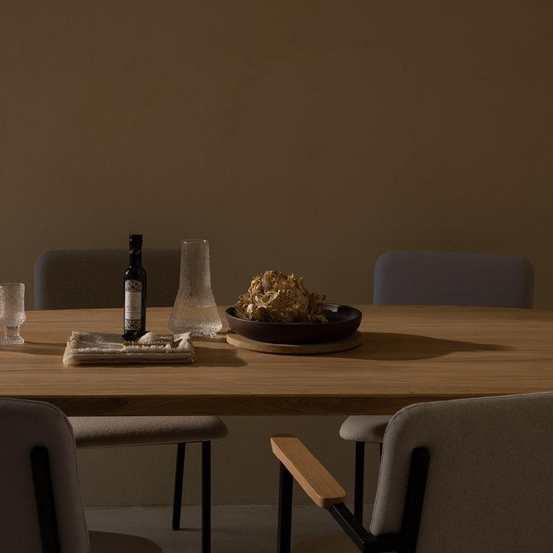 https://www.fundesign.nl/media/catalog/product/s/u/summer_spotlight_campaign-blob_dining_table-slim_co_frame-studio_henk6_2.jpg